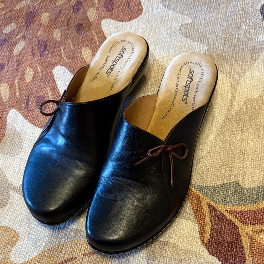 NWOT Softspots Black Slip On Shoes